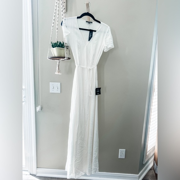 NWT Lulu’s wrap dress - Picture 2 of 5